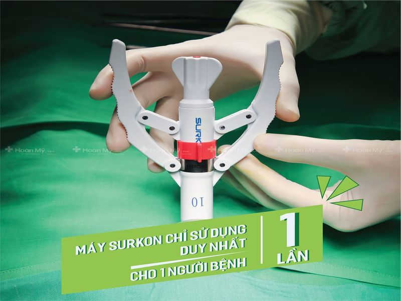 Hình 6: Sử dụng máy Surkon cắt bao quy đầu nhanh nhất hiện nay