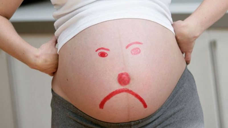 Viêm âm đạo gây ra những ảnh hưởng trực tiếp đến người mẹ và thai nhi.