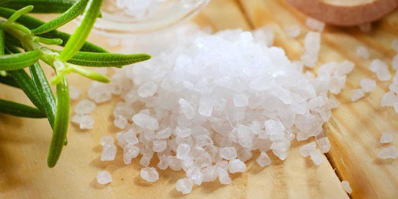 Nếu bạn không có thời gian thì muối là cách đơn giản nhất dùng để làm giảm các triệu chứng của viêm âm đạo.
