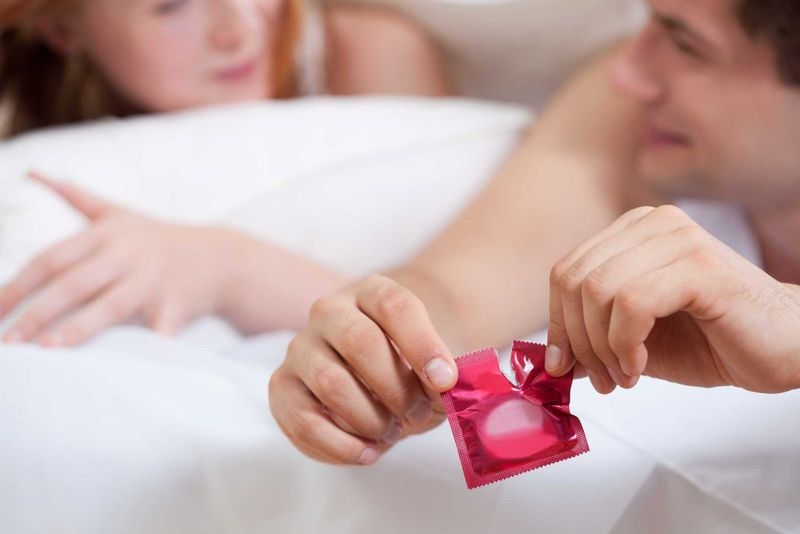 Hãy quan hệ tình dục an toàn để phòng tránh viêm niệu đạo cũng như các bệnh về tình dục nguy hiểm