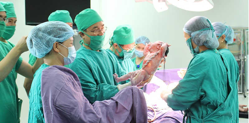 Đội ngũ y bác sĩ của bệnh viện sản nhi Quảng Ninh