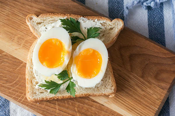 Lợi ích và rủi ro khi ăn trứng giảm cân