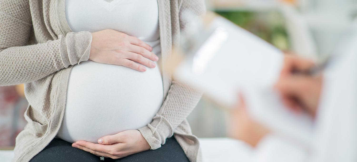 Khí hư ra nhiều lúc mang thai khi nào cần đi khám?