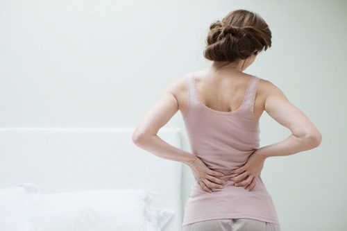 Nhận biết tình trạng đau thắt lưng khi mang thai 3 tháng đầu 