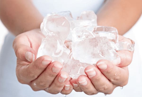 Cách làm teo búi trĩ bằng chườm đá tại nhà